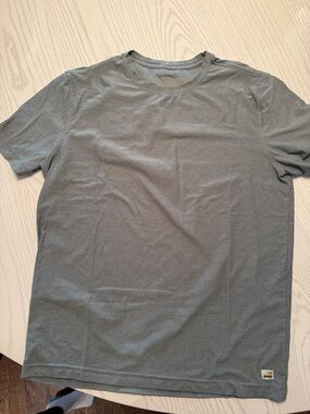 Vuori Men's Short Sleeve Crew Tee in Gray